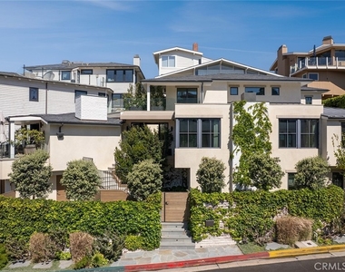 27 Emerald Bay - Photo Thumbnail 2
