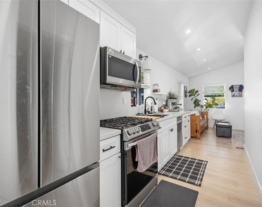 371 Park Ave - Photo Thumbnail 4