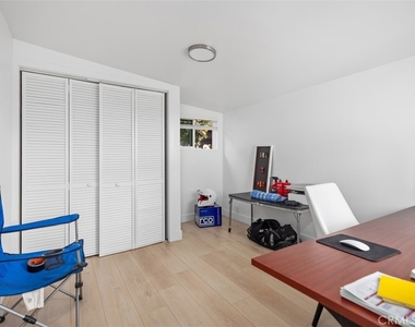 371 Park Ave - Photo Thumbnail 7