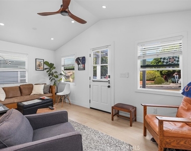 371 Park Ave - Photo Thumbnail 2