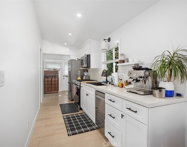371 Park Ave - Photo Thumbnail 3
