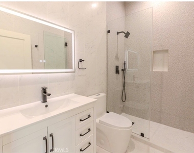 2941 Mary Street - Photo Thumbnail 3