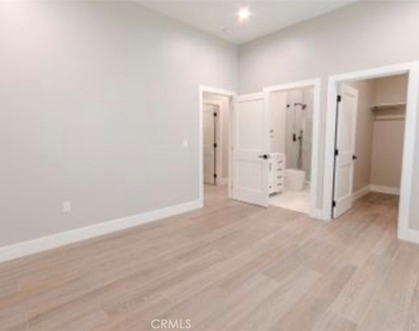 2941 Mary Street - Photo Thumbnail 4