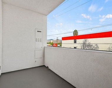 850 Wilcox - Photo Thumbnail 6