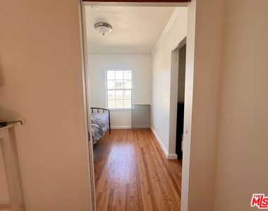 2333 S Garth Avenue - Photo Thumbnail 9