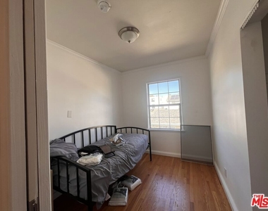 2333 S Garth Avenue - Photo Thumbnail 10
