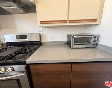 2333 S Garth Avenue - Photo Thumbnail 8