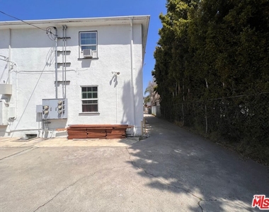 2333 S Garth Avenue - Photo Thumbnail 13