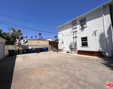 2333 S Garth Avenue - Photo Thumbnail 12