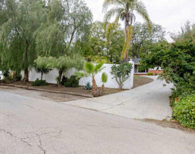 19439 Oxnard Street - Photo Thumbnail 27