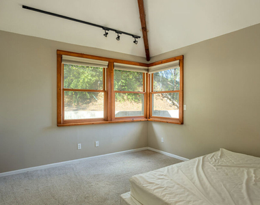 19439 Oxnard Street - Photo Thumbnail 18