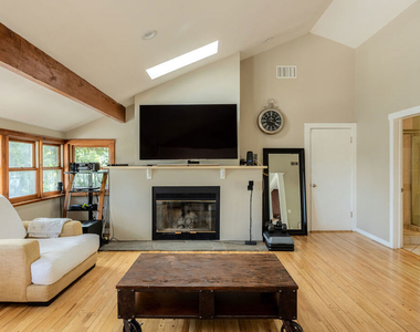 19439 Oxnard Street - Photo Thumbnail 13