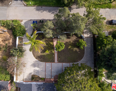 19439 Oxnard Street - Photo Thumbnail 17