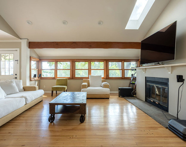 19439 Oxnard Street - Photo Thumbnail 11