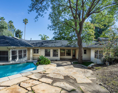 19439 Oxnard Street - Photo Thumbnail 22