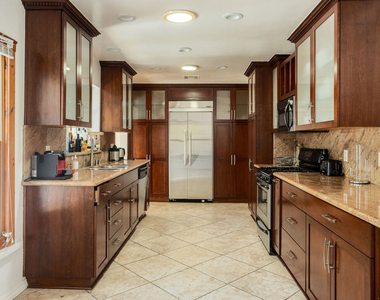 19439 Oxnard Street - Photo Thumbnail 24