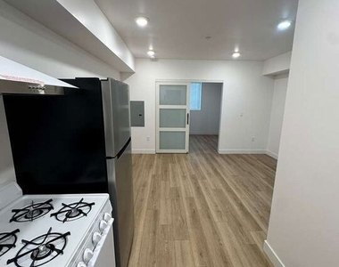 1039 E 28th Street - Photo Thumbnail 8