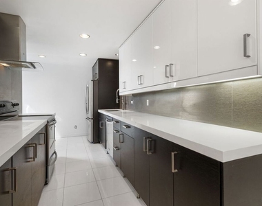 8550 Holloway Drive - Photo Thumbnail 9