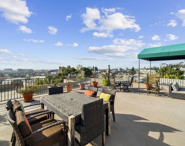 8550 Holloway Drive - Photo Thumbnail 23