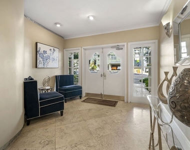 8550 Holloway Drive - Photo Thumbnail 24