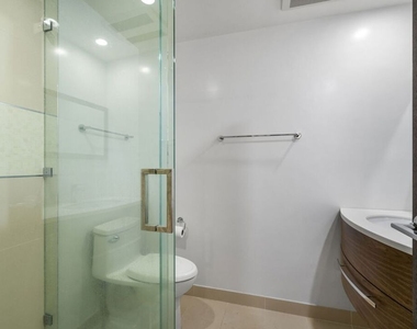 8550 Holloway Drive - Photo Thumbnail 13