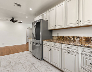 4530 Bakman Avenue - Photo Thumbnail 5