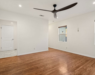 4530 Bakman Avenue - Photo Thumbnail 13