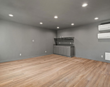 4530 Bakman Avenue - Photo Thumbnail 17