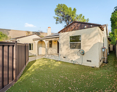 4530 Bakman Avenue - Photo Thumbnail 21
