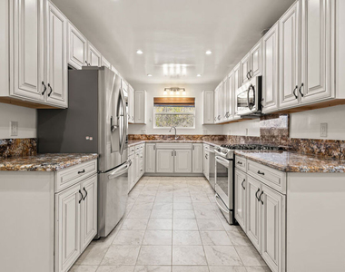 4530 Bakman Avenue - Photo Thumbnail 4