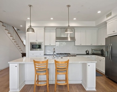 10833 Tabor Street - Photo Thumbnail 4