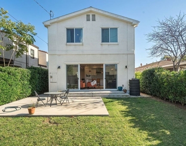 10833 Tabor Street - Photo Thumbnail 12