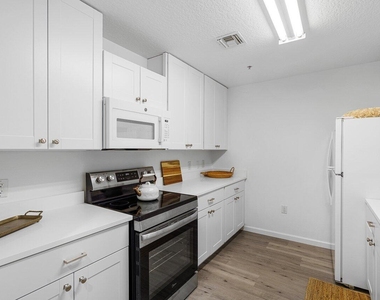 1209 Main Street - Photo Thumbnail 6