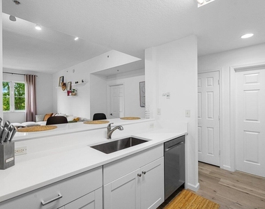 1209 Main Street - Photo Thumbnail 7