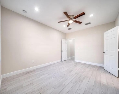 2714 Nokomis Avenue - Photo Thumbnail 9