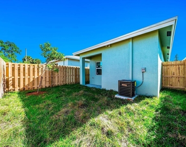 2714 Nokomis Avenue - Photo Thumbnail 18