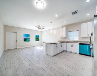 2714 Nokomis Avenue - Photo Thumbnail 7