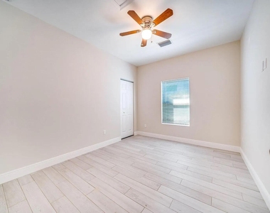 2714 Nokomis Avenue - Photo Thumbnail 15