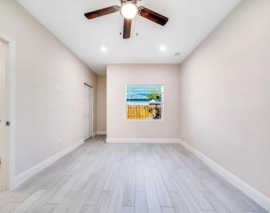 2714 Nokomis Avenue - Photo Thumbnail 8