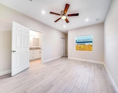 2714 Nokomis Avenue - Photo Thumbnail 4