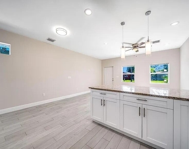 2714 Nokomis Avenue - Photo Thumbnail 3