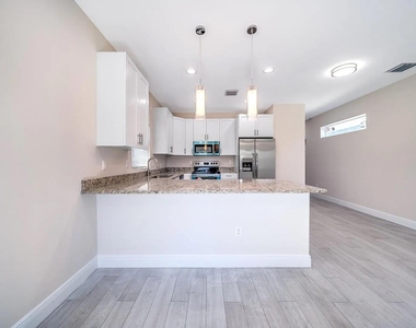 2714 Nokomis Avenue - Photo Thumbnail 2