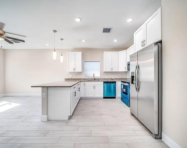 2714 Nokomis Avenue - Photo Thumbnail 10