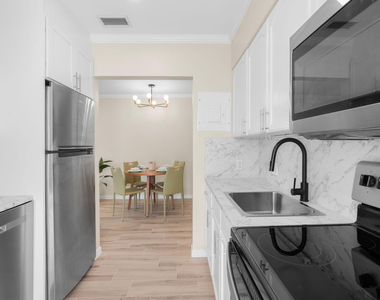 1541 Ne 15th Avenue - Photo Thumbnail 10