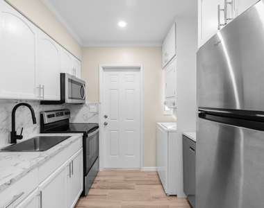 1541 Ne 15th Avenue - Photo Thumbnail 8