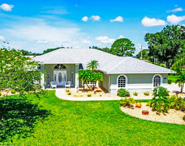 424 Holly Drive - Photo Thumbnail 3