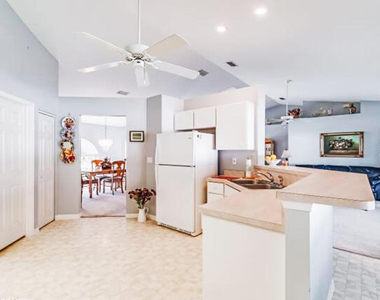 424 Holly Drive - Photo Thumbnail 6