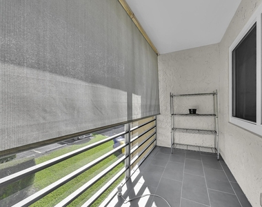 203 Lake Carol Drive - Photo Thumbnail 15