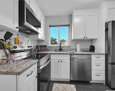 203 Lake Carol Drive - Photo Thumbnail 10