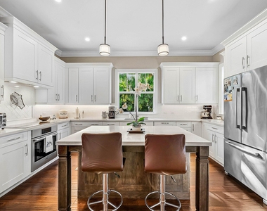 120 Grove Way - Photo Thumbnail 9